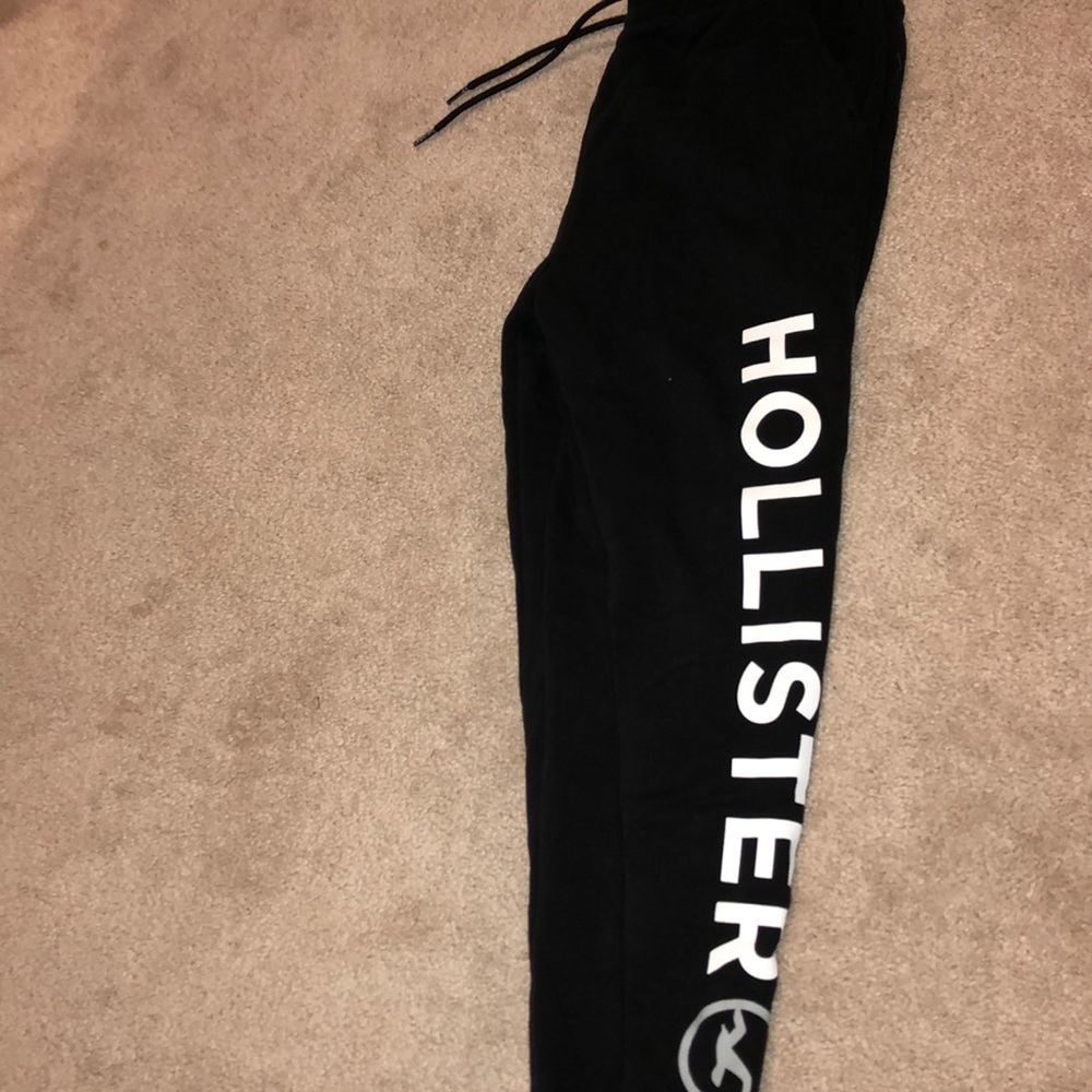 Hollister joggers